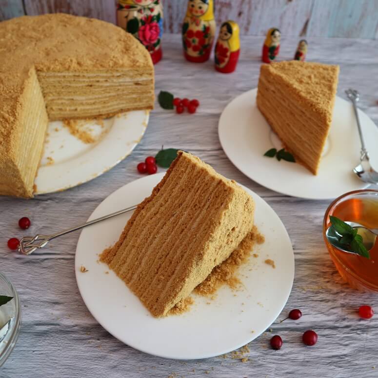 Russian honey cake "Ryzhik"