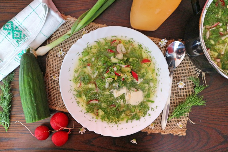 Okroschka – vegetarisches Rezept für beliebte russische kalte Suppe