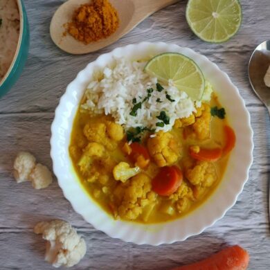 Cauliflower curry – vegan recipe with coconut milk for Indian dish