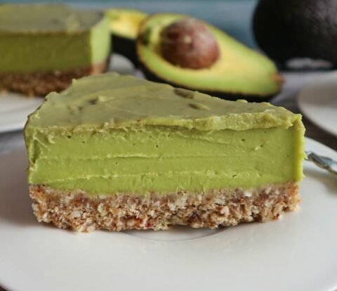 Vegane Avocado-Torte ohne Backen – leckeres Rezept mit Limette